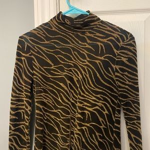 BB DAKOTA going out top